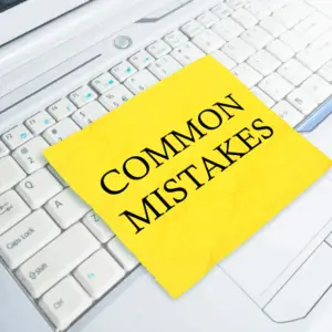 Sticky note on keyboard saying common mistakes
